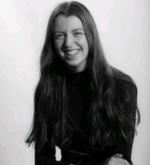Anwen Robertson's headshot.