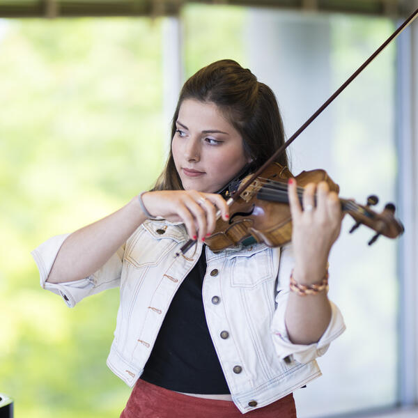 Solo Violin Player